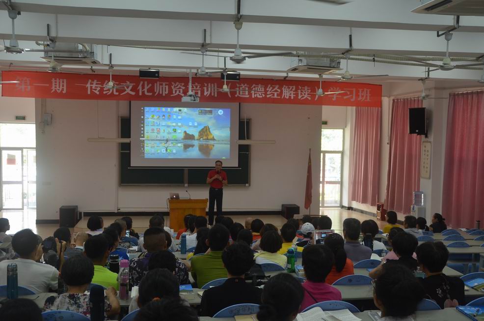 杨主任给予指导.JPG